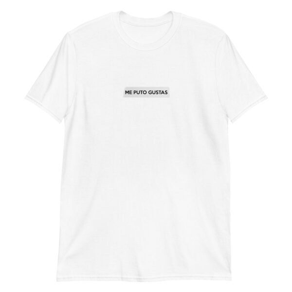 Camiseta original y única con la frase graciosa: Me Puto Gustas, en color blanco