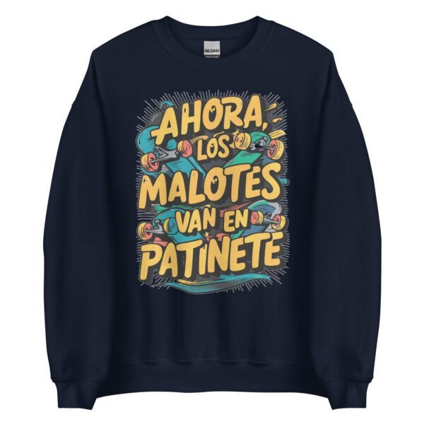 Sudadera original y única con la frase graciosa: AHORA LOS MALOTES van en patinete, en color azul marino