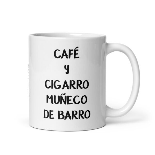 Taza original y única con la frase graciosa: Dignidad fumando Café y cigarro Muñeco de Barro, de lado derecho